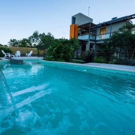 Servicio de hospedaje Calacabana - vista desde cascada pileta